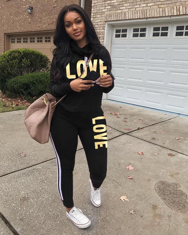 Damen nan sportives Kapuzen-Sweatshirt-Set mit Goldprint und Highwaist-Jogginghose