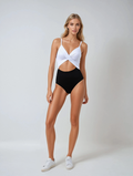 Selmira Emily – Figurformender Badeanzug mit Cut-Out-Taille