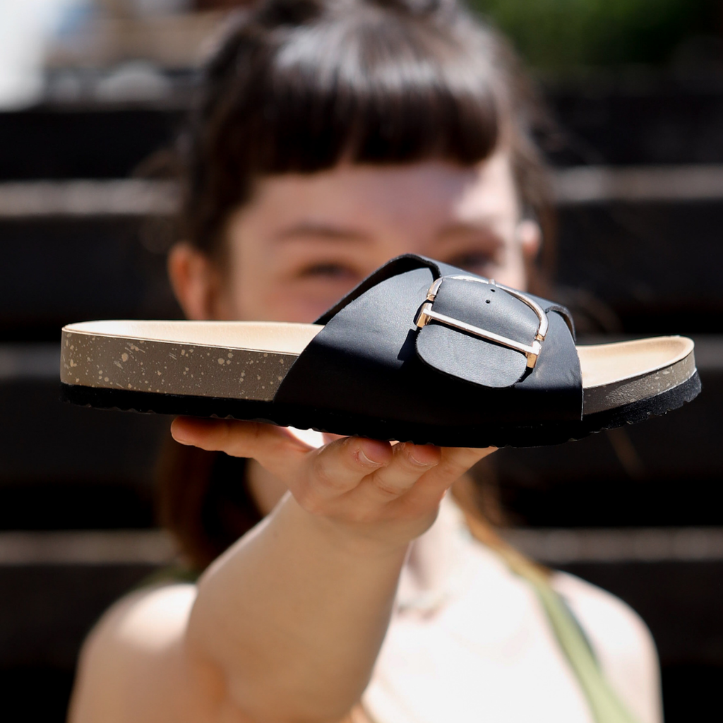 OrthoMia Damen Kork-Sandalen – Ergonomische Komfort-Sandalen mit Schnallenriemen und rutschfester Sohle