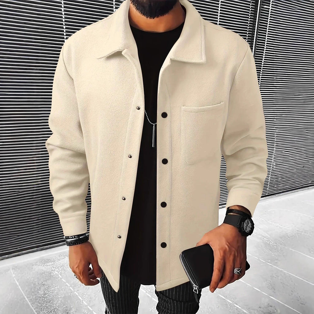 Herren nan minimalistische Hemdjacke aus softem Fleece mit verdeckter Druckknopfleiste und aufgesetzter Brusttasche