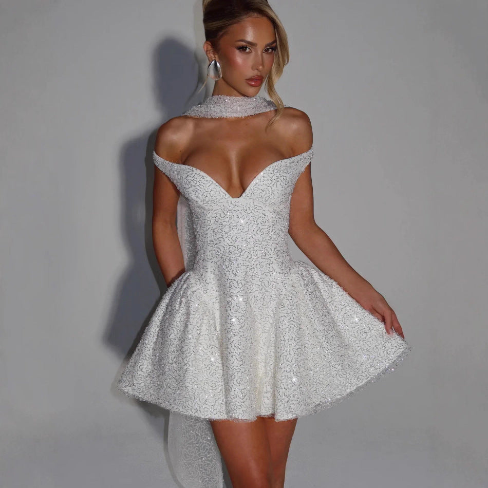 Damen Glamouröses Cocktailkleid mit schimmernden Pailletten und elegantem Neckholder Selmira