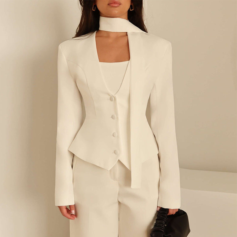 Damen Blazer mit hochgeschlossenem Kragen und voluminösen Ärmeln Selmira