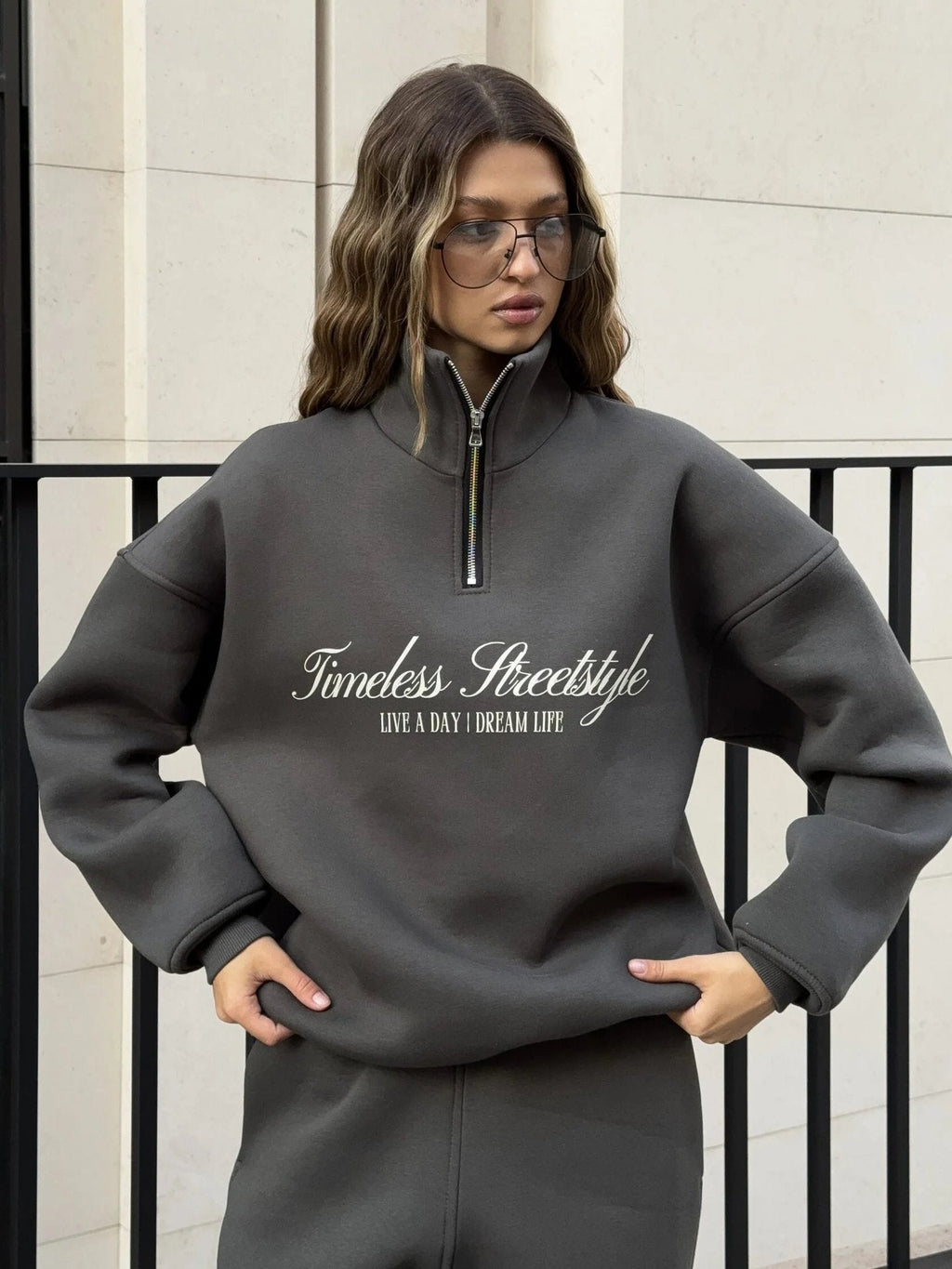 Damen nan oversized Halbzip-Sweatshirt mit hohem Stehkragen und Statement-Print