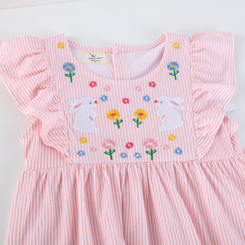 Mädchen Freizeitkleid mit verspielten Hasen- und Blumenapplikationen