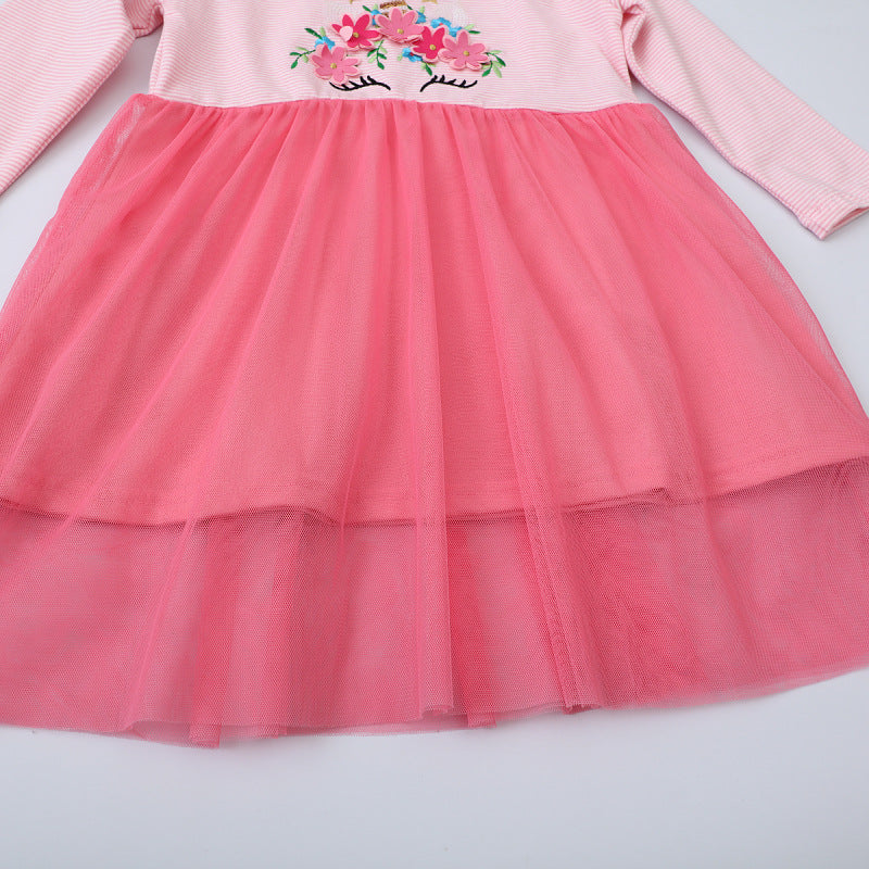 Mädchen Freizeitkleid mit bezaubernden Blumenstickereien