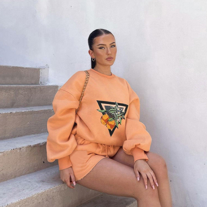 Damen nan Casual-Set aus Sweatshirt mit illustrativer Orangen-Stickerei und taillierten High-Waist-Shorts