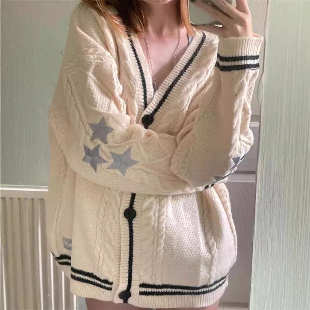 Damen nan oversized Zopfmuster-Cardigan mit V-Ausschnitt, Knopfleiste und Sternapplikationen