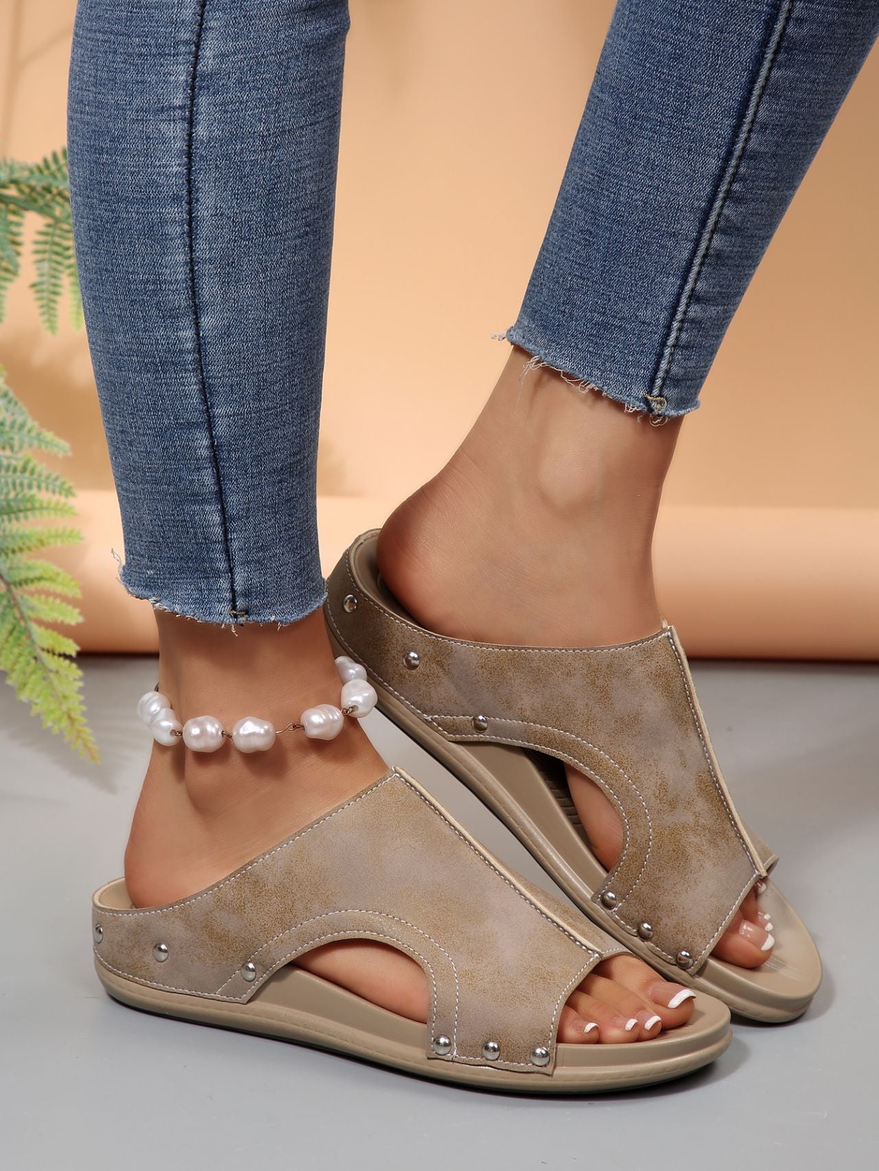 Damen Komfortable Slide-Sandalen mit modischem Cut-Out-Design und elegantem Strassbesatz Selmira