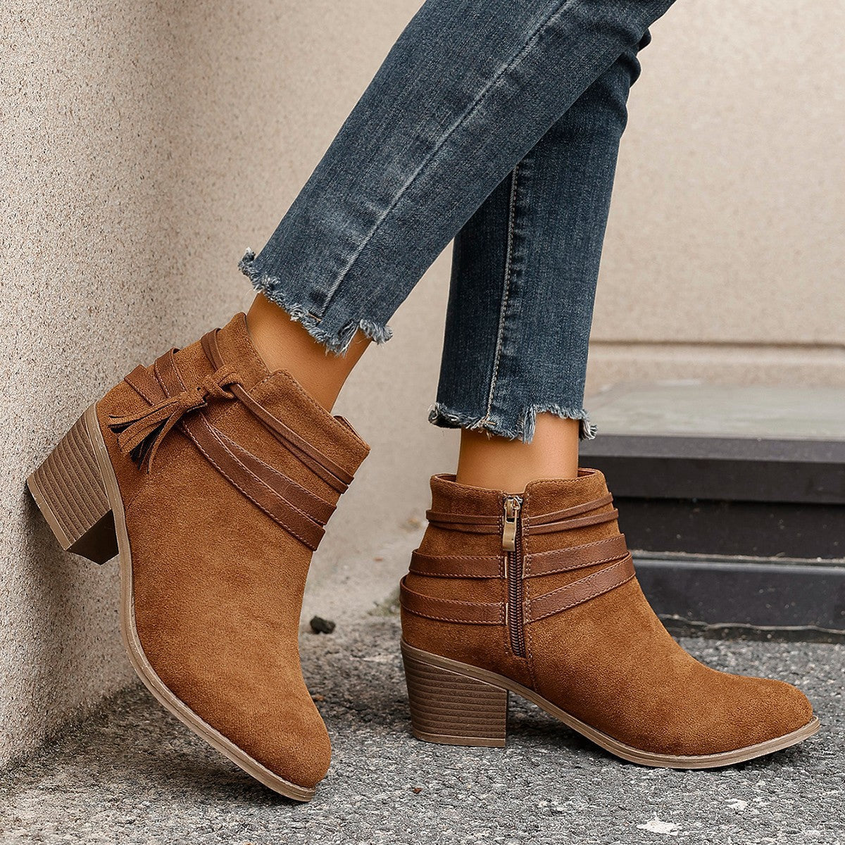 Damen nan samtige Knöchelstiefel mit dekorativen Riemen, Quasten und seitlichem Reißverschluss