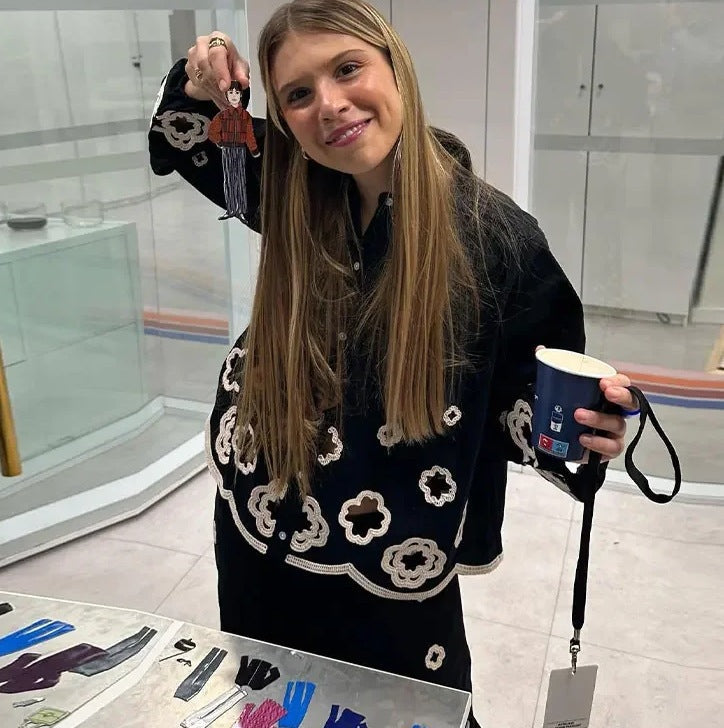 Damen lässiger Stoffanzug mit floralem Applikationsdesign Selmira