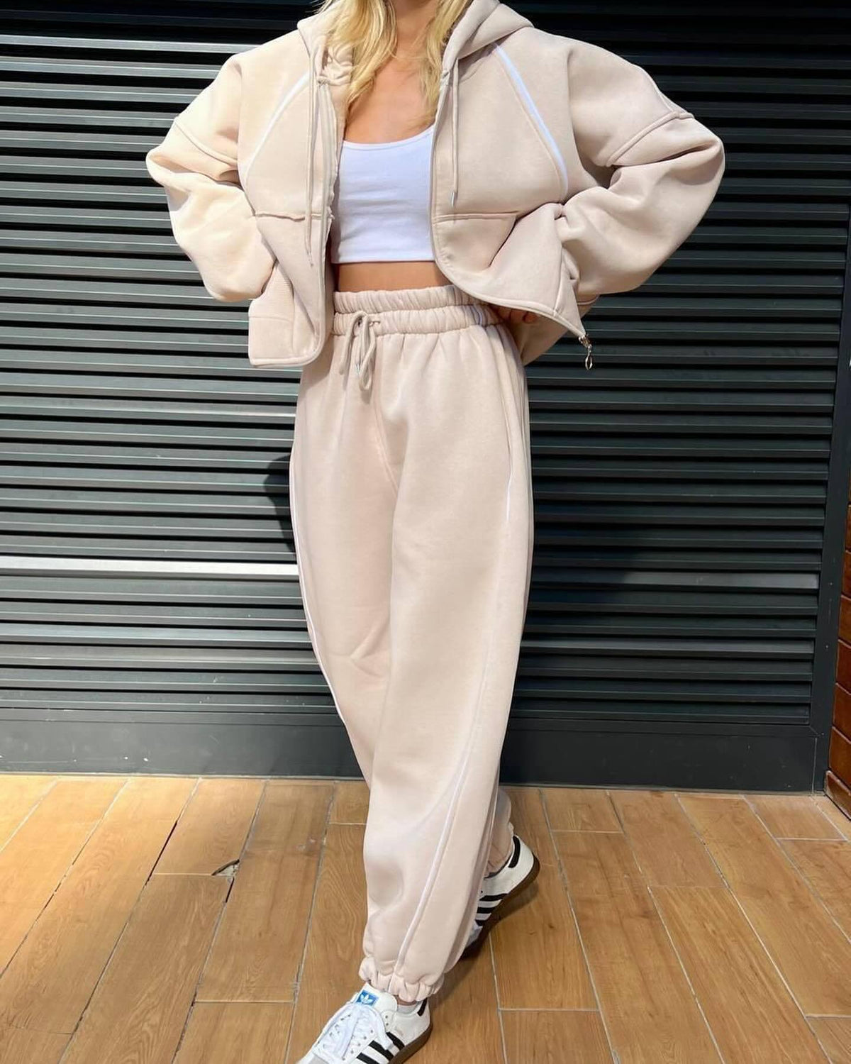 Damen nan kurzes Zip-Hoodie und Highwaist Jogginghose Set mit elastischem Komfortbund und seitlicher Paspel