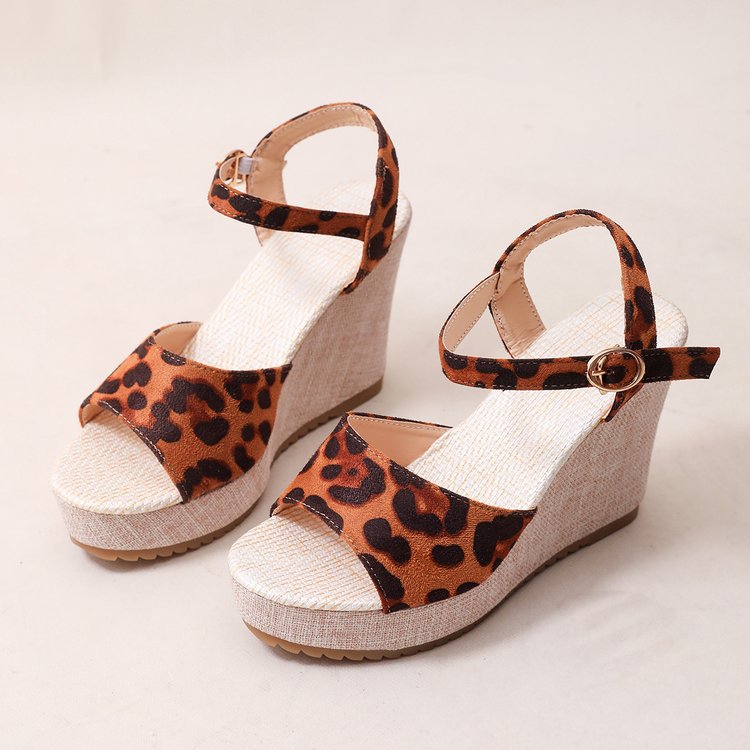 Damen Keil-Sandalen mit geflochtenem Riemendesign und komfortabler Sohle Selmira