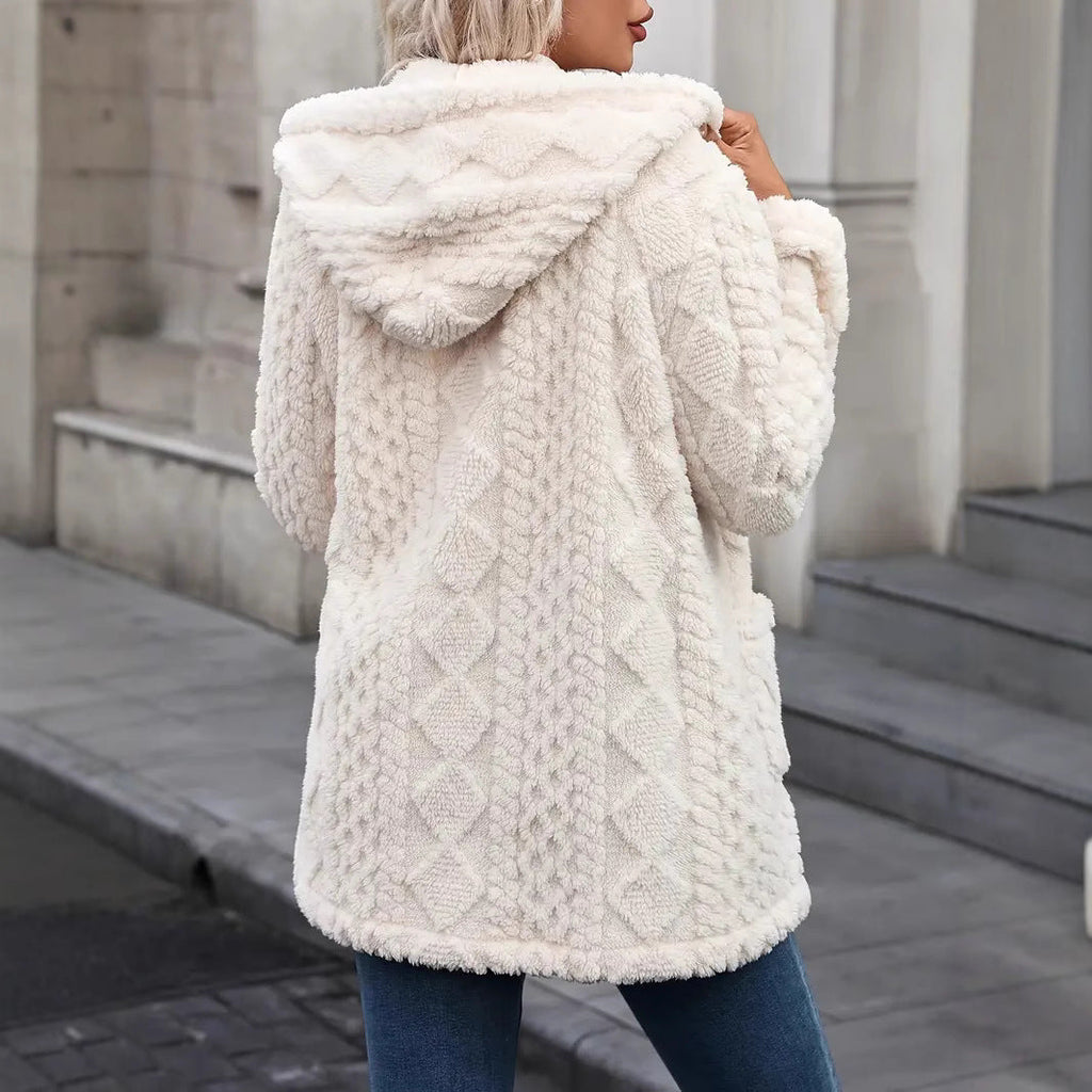 Damen angenehme und weiche Plüschjacke mit Kapuze und Taschen Selmira