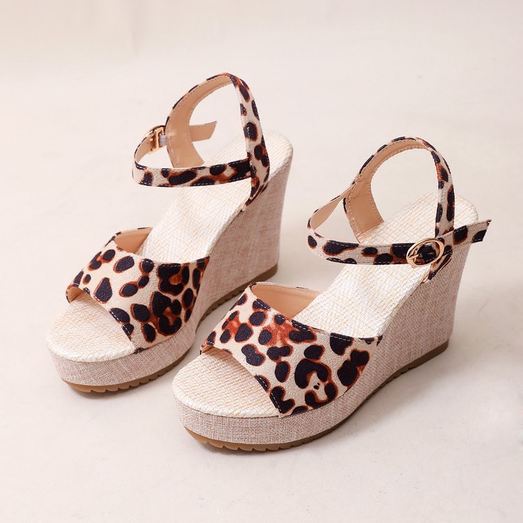 Damen Keil-Sandalen mit geflochtenem Riemendesign und komfortabler Sohle Selmira