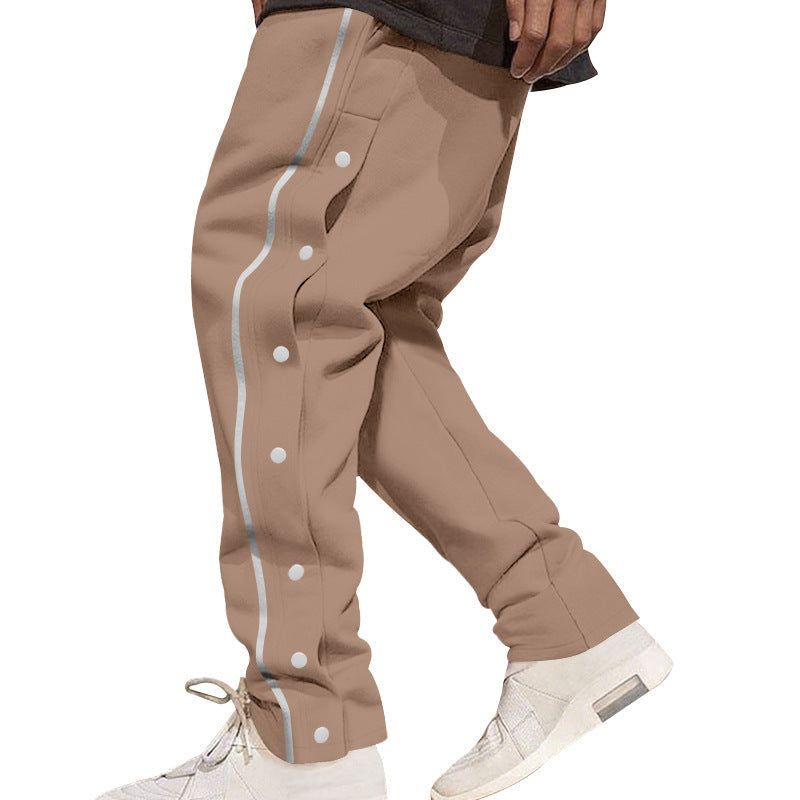 Herren nan weite Trackpants mit seitlicher Druckknopfleiste, elastischem Bund und reflektierendem Streamline-Streifen