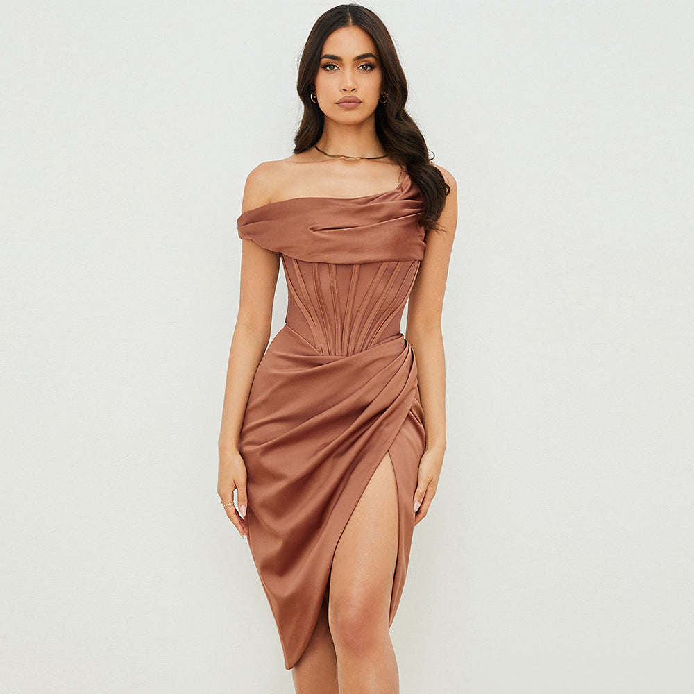 Damen Figurumspielendes Cocktailkleid mit asymmetrischem Schnitt und hohem Schlitz Selmira