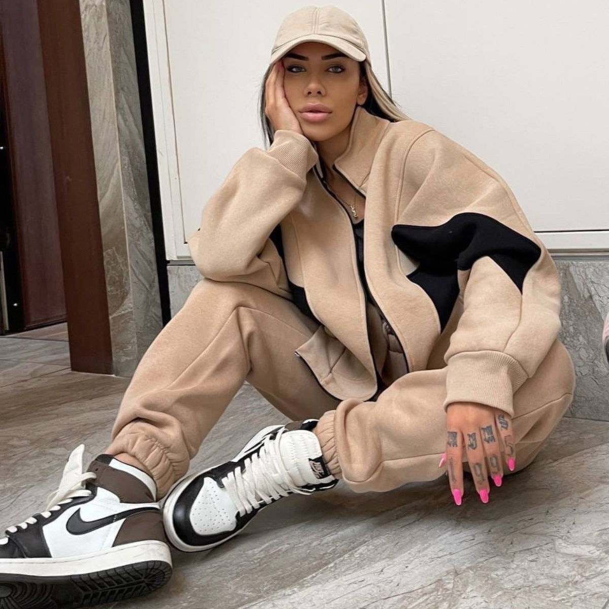 Damen nan athletisches Trainingsset mit Ring-Zipper, eingesetzten Taschen und kontrastierenden Arm-Panels
