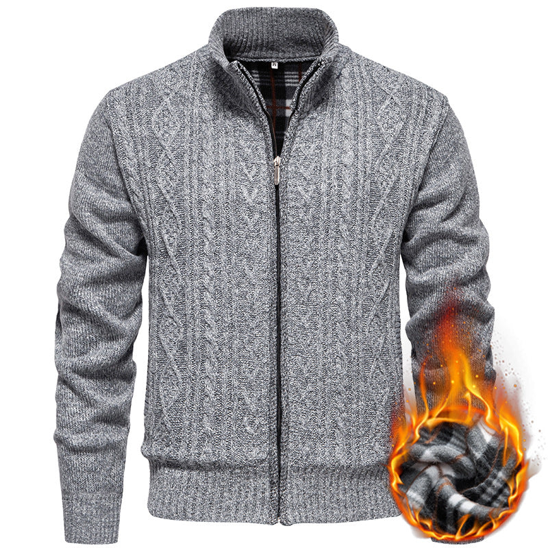 Herren nan grobgestrickter Cardigan mit Zopfmuster, Stehkragen und kariertem Innenfutter