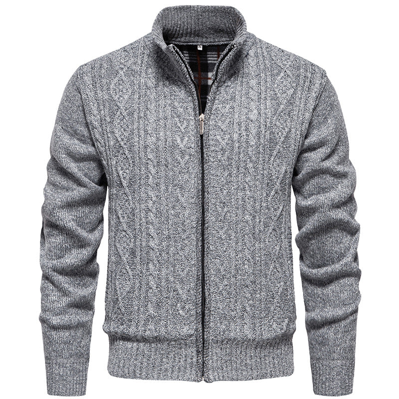 Herren nan grobgestrickter Cardigan mit Zopfmuster, Stehkragen und kariertem Innenfutter
