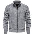 Herren nan grobgestrickter Cardigan mit Zopfmuster, Stehkragen und kariertem Innenfutter
