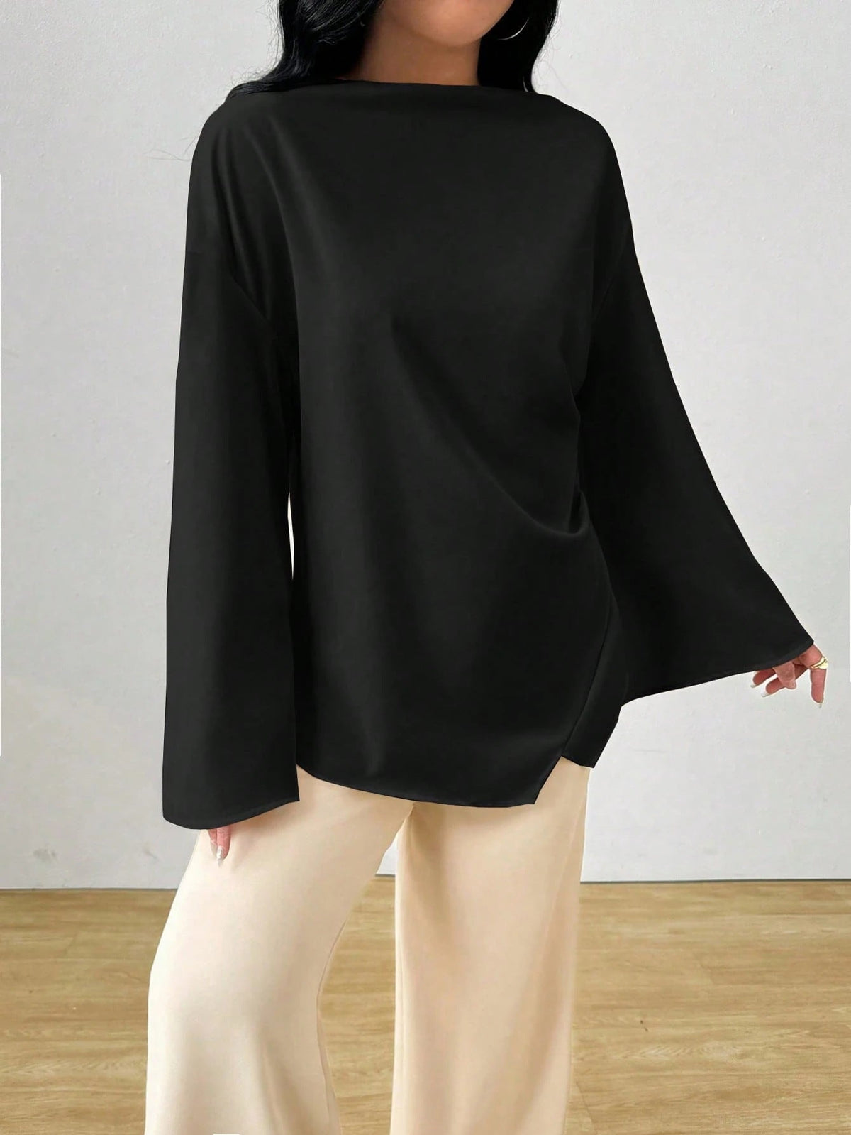 Damen nan oversized Satin-Tunika mit U-Boot-Ausschnitt und weiten Trompetenärmeln