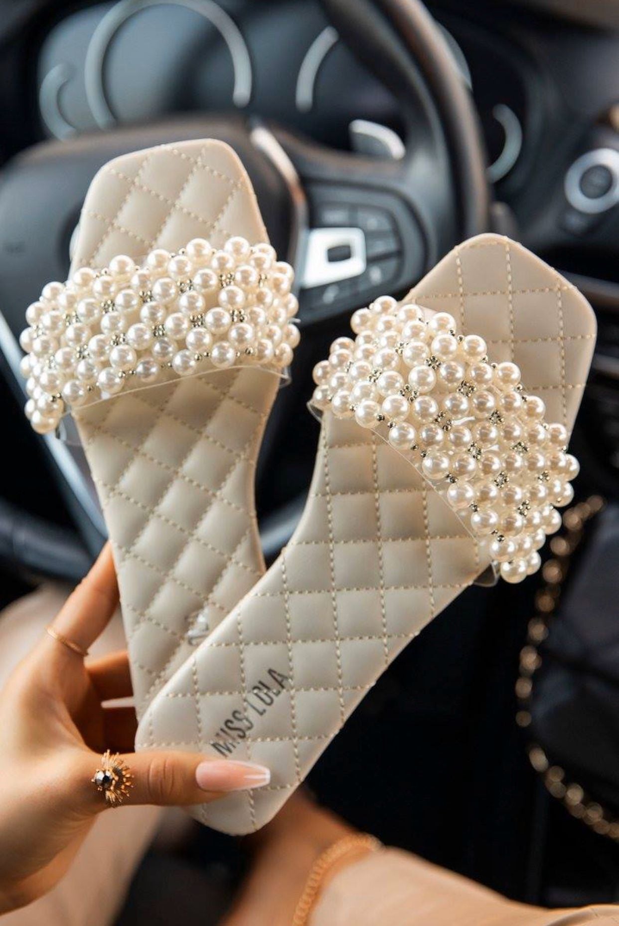 Damen Bequeme Sandalen mit perlverziertem Riemen und gepolsterter Sohle Selmira