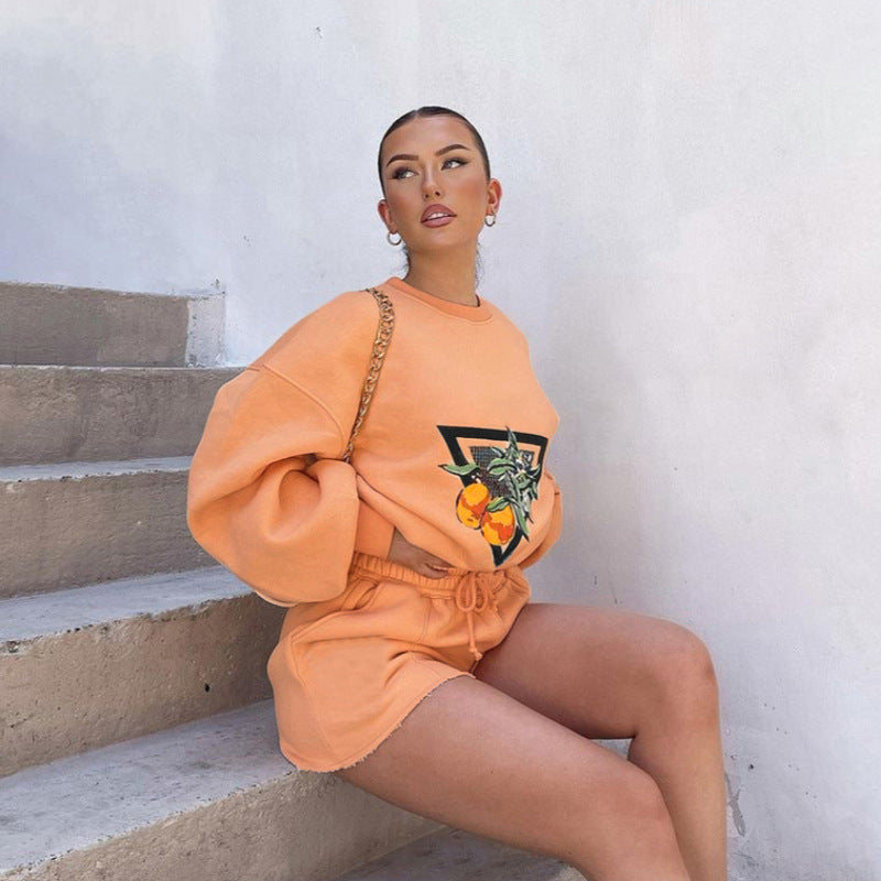 Damen nan Casual-Set aus Sweatshirt mit illustrativer Orangen-Stickerei und taillierten High-Waist-Shorts