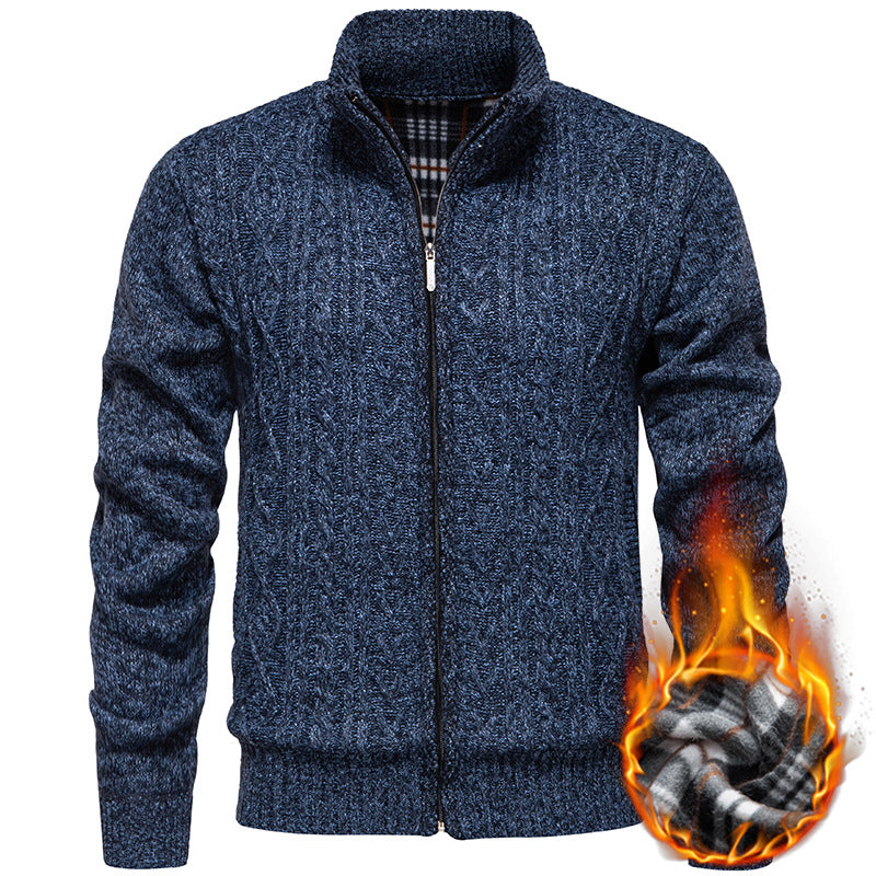 Herren nan grobgestrickter Cardigan mit Zopfmuster, Stehkragen und kariertem Innenfutter