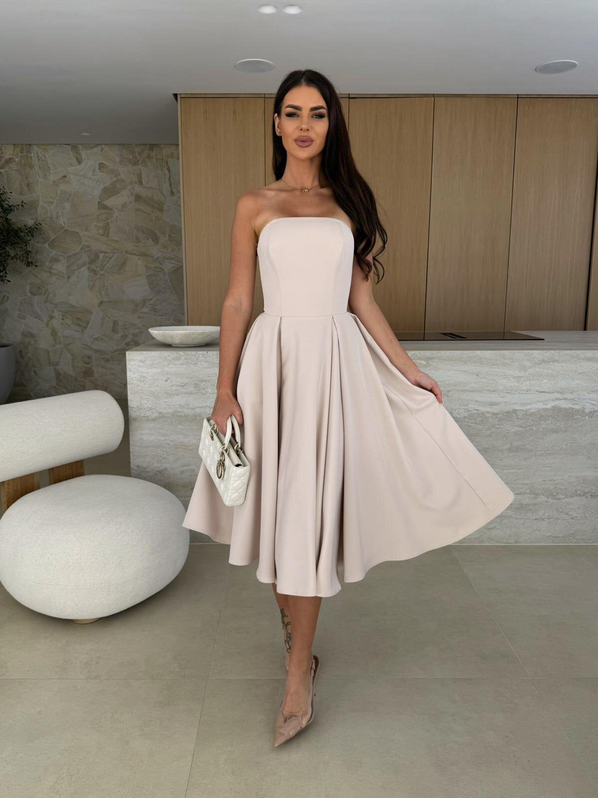 Damen elegantes Cocktailkleid mit trägerlosem Design Selmira