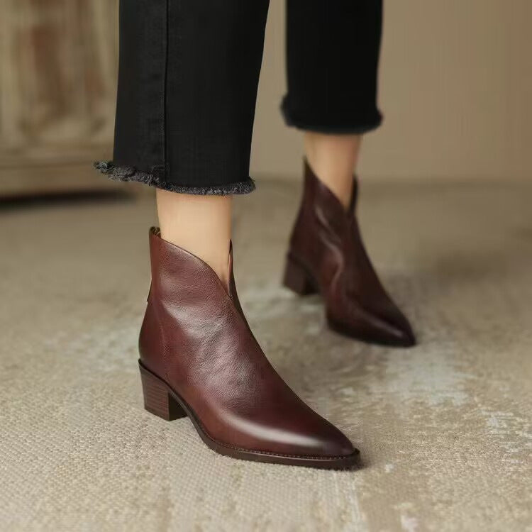 Damen nan spitze Chelsea-inspirierte Stiefelette mit asymmetrischem Schaft und mittelhohem Blockabsatz