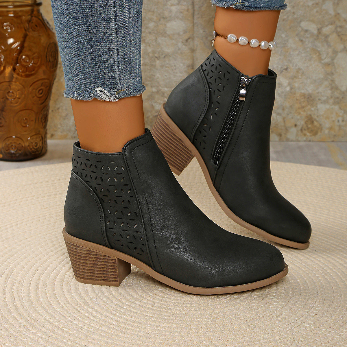Damen nan knöchelhohe Stiefelette mit Laser-Cut-Perforation, seitlichem Reißverschluss und mittelhohem Blockabsatz