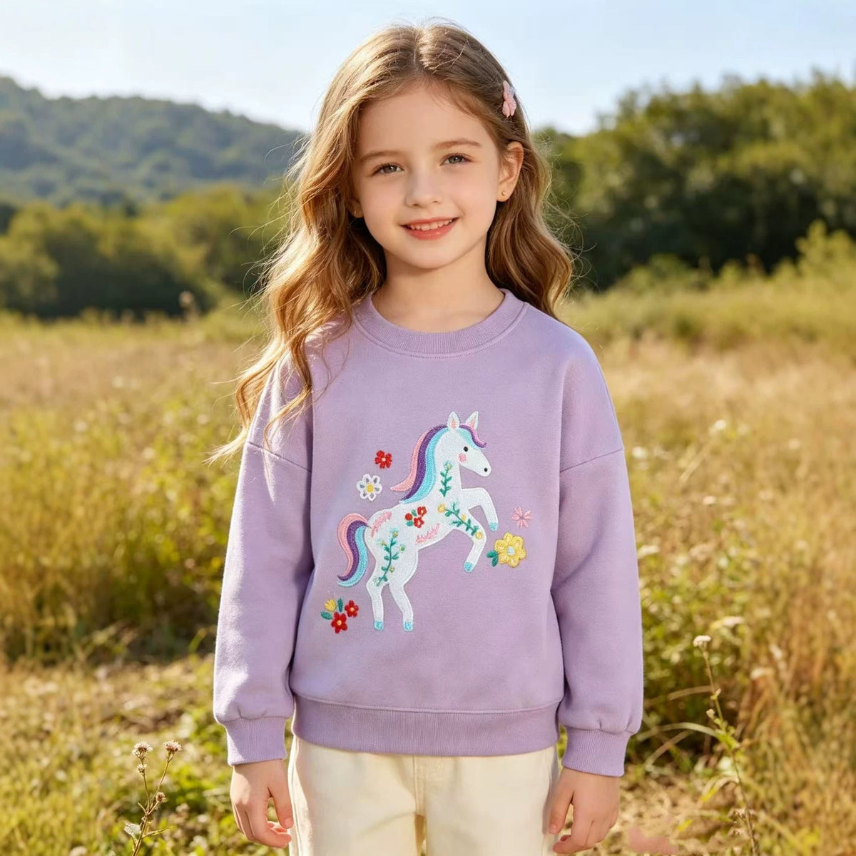Mädchen Sweatshirt mit buntem Einhorn-Design