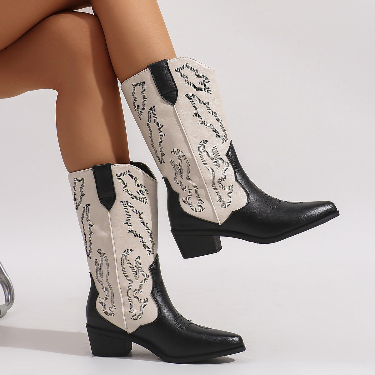 Damen nan Cowboystiefel im Westernstil mit mittelhohem Blockabsatz spitzer Zehenkappe und dekorativer Stickerei