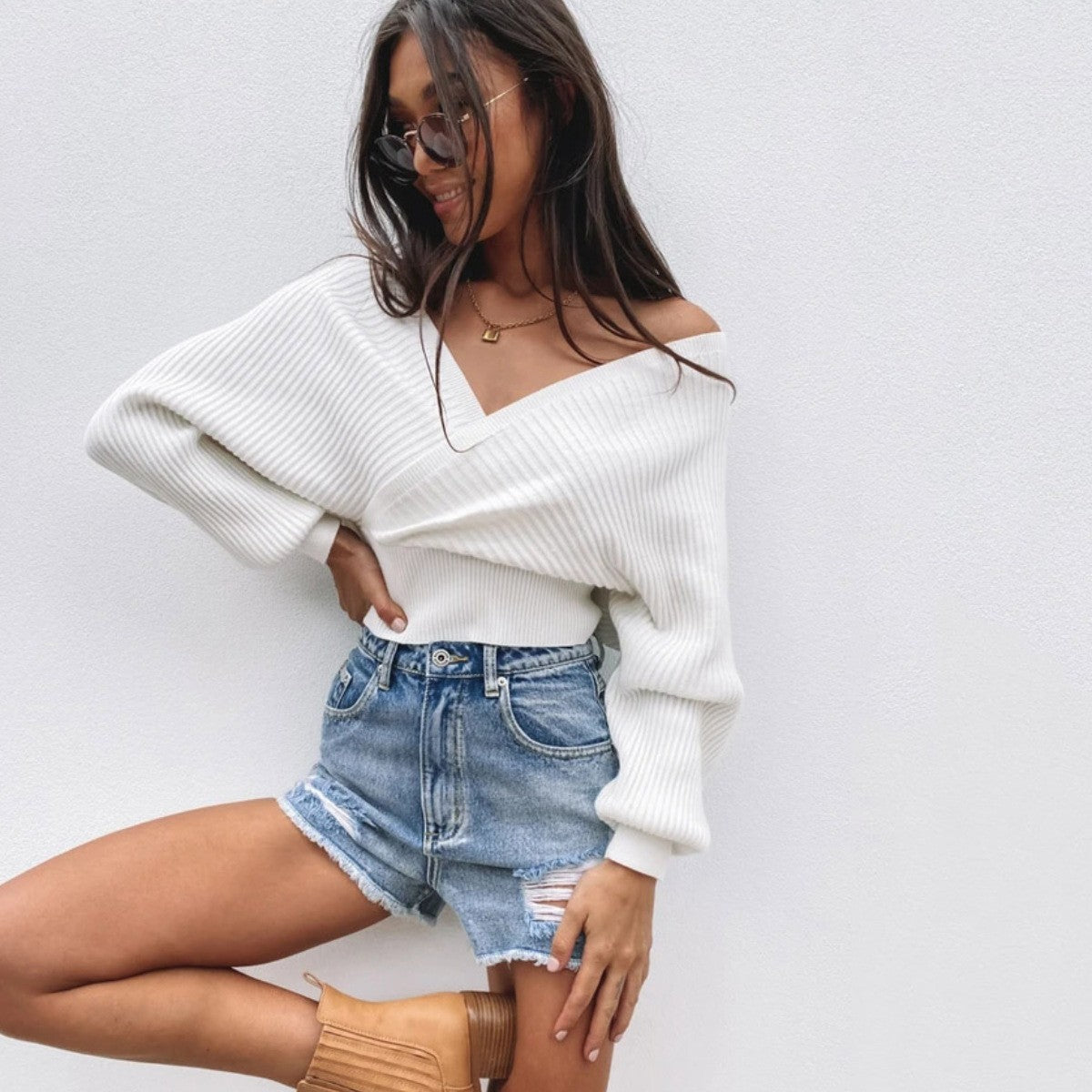 Damen nan gestrickter Off-Shoulder Cropped-Pullover mit Wickeloptik und Ballonärmeln