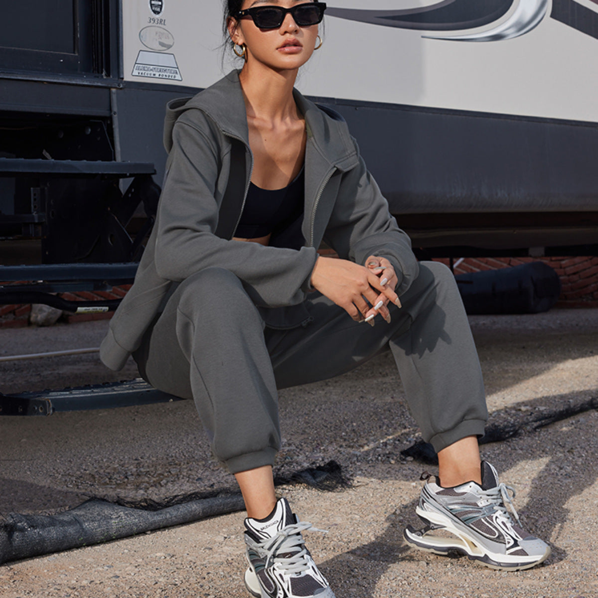 Damen nan athletisches Freizeit-Set mit Zip-Hoodie im Oversize-Schnitt und taillenhoher Komfort-Jogginghose