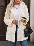 Damen angenehme und weiche Plüschjacke mit Kapuze und Taschen Selmira