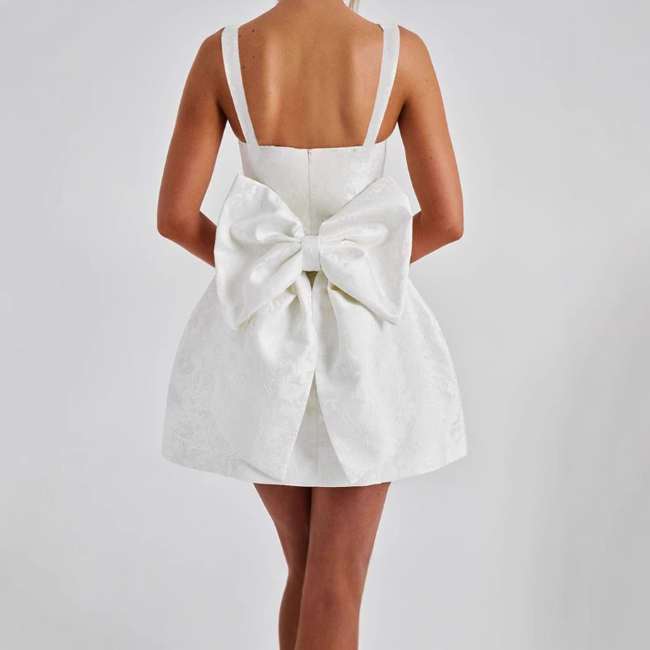 Damen A-Linien Kleid mit floralem Jacquard-Muster und schmalen Trägern Selmira