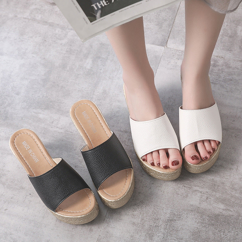 Damen bequeme Plateau-Sandalen mit stilvollem Riemendesign und gepolsterter Innensohle Selmira