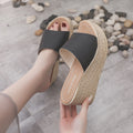 Damen bequeme Plateau-Sandalen mit stilvollem Riemendesign und gepolsterter Innensohle Selmira