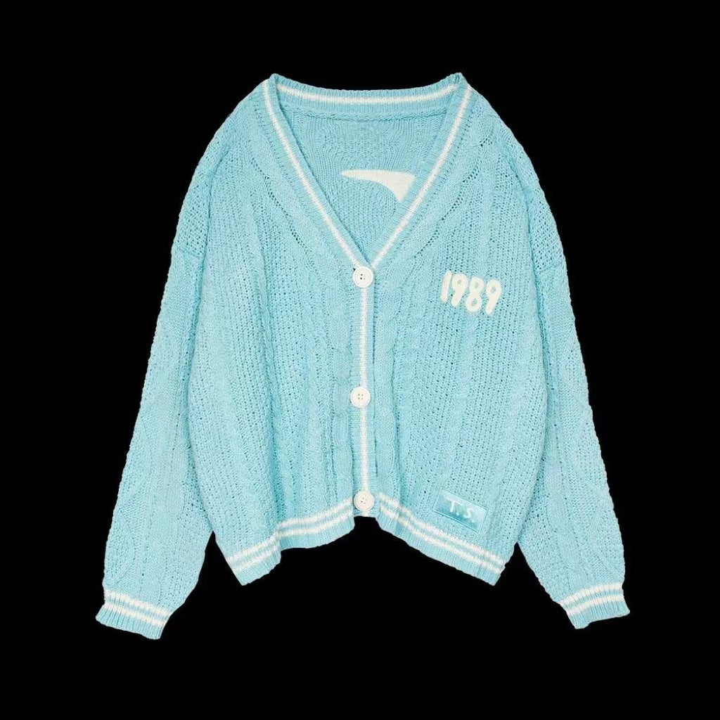 Damen nan kurze gestrickte V Ausschnitt Strickjacke mit Zopfmuster und Perlmuttknöpfen