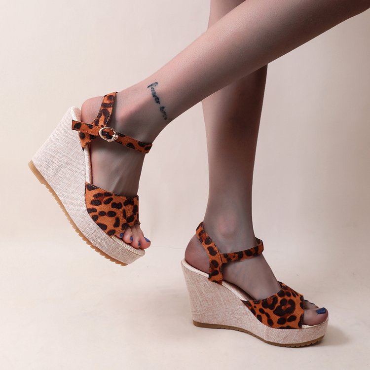 Damen Keil-Sandalen mit geflochtenem Riemendesign und komfortabler Sohle Selmira