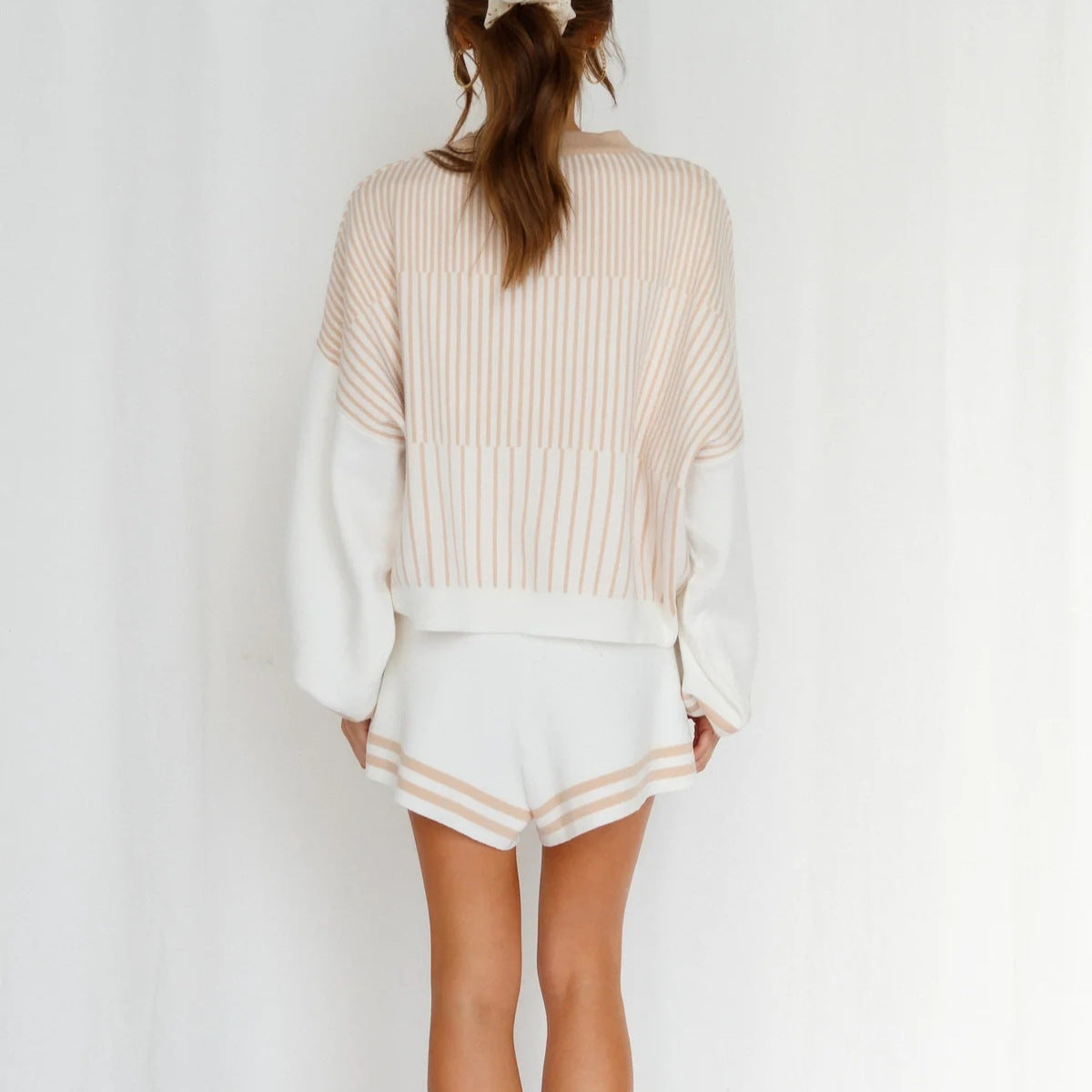 Damen nan fein gestreiftes Strick-Relax-Set mit weitem Fledermausärmel-Pullover und elastischer Taillen-Shorts