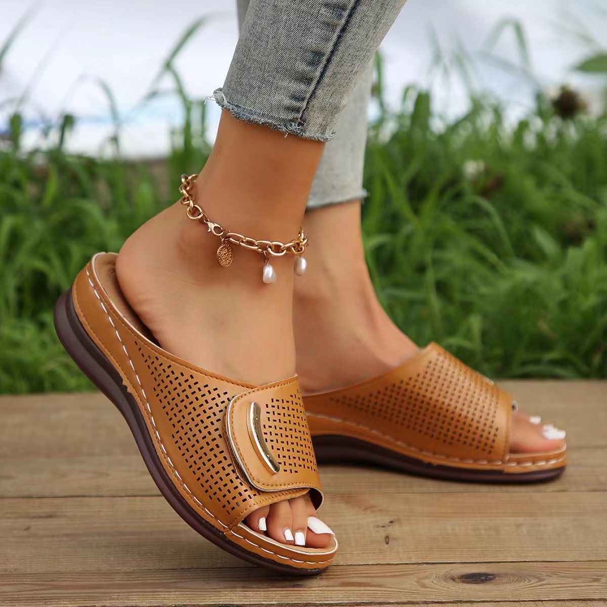Damen Atmungsaktive und elegante Slide-Pantoletten mit modischer Perforation Selmira