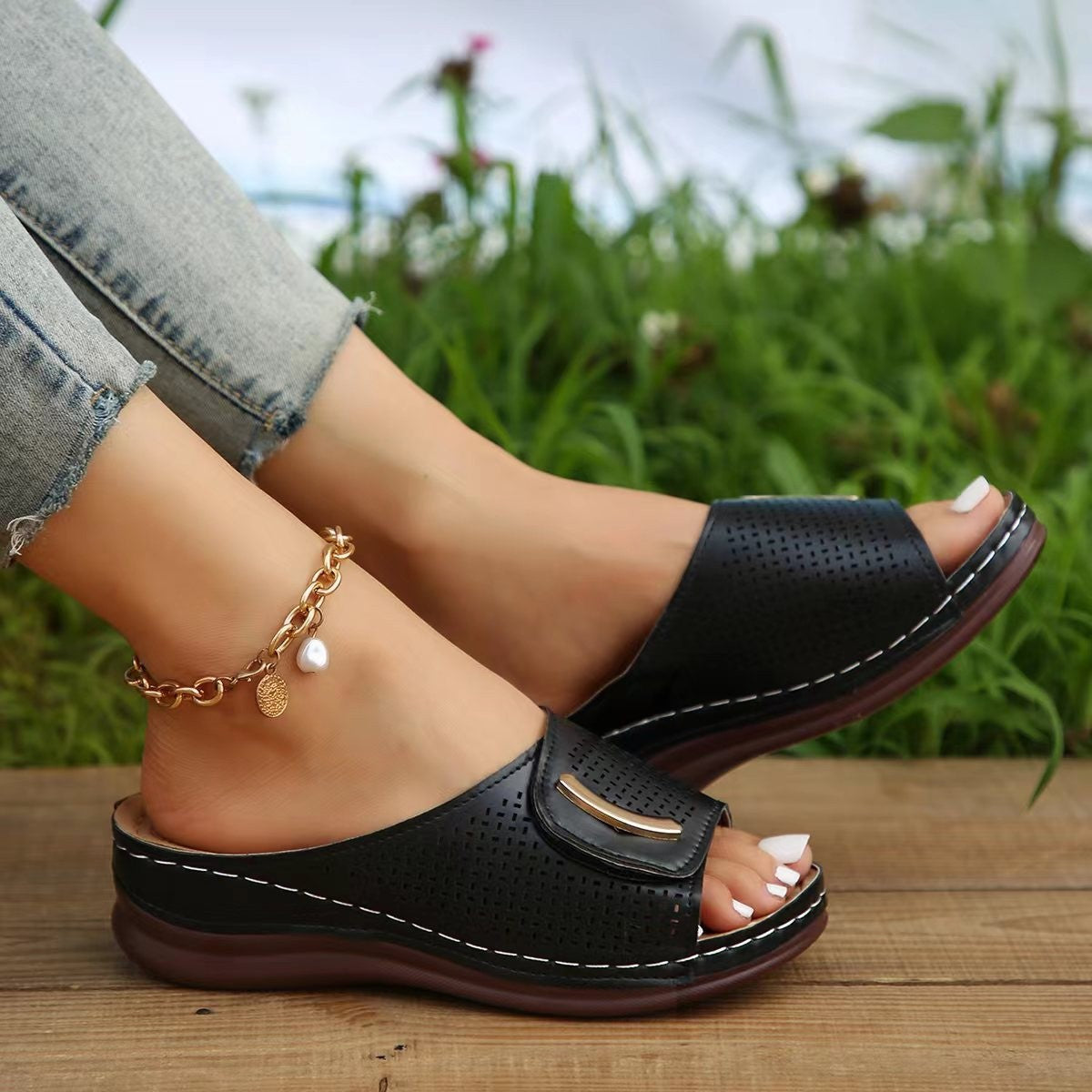 Damen Atmungsaktive und elegante Slide-Pantoletten mit modischer Perforation Selmira