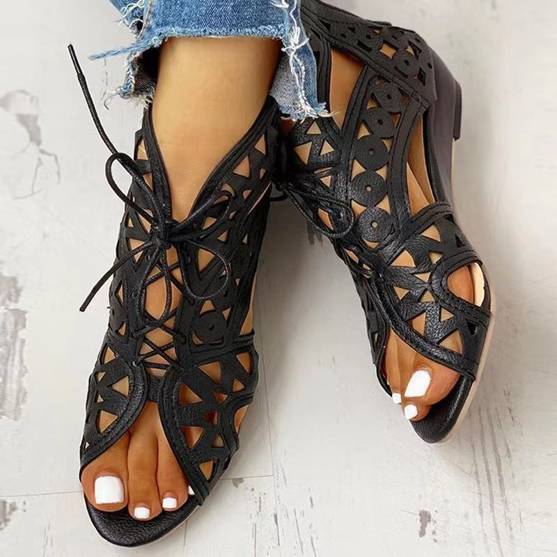 Damen Kunstleder-Sandalen mit Cut-Out-Design und Schnürung Selmira