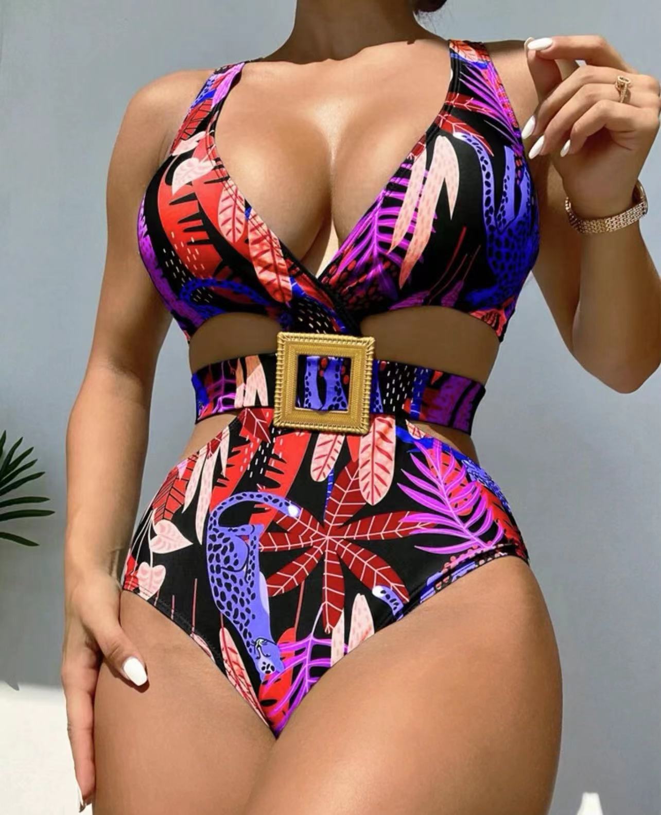 Damen Einteiliger Badeanzug mit modischem Cut-Out und eleganter Schnalle Selmira