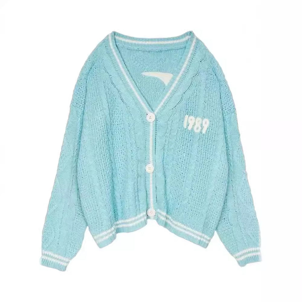 Damen nan kurze gestrickte V Ausschnitt Strickjacke mit Zopfmuster und Perlmuttknöpfen