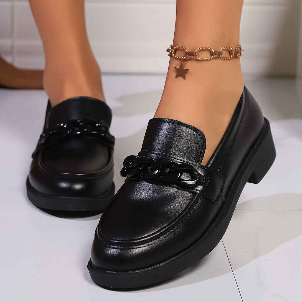 Damen nan Lack-Loafer mit auffälligem Kettendetail und gepolsterter Plateau-Laufsohle