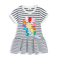 Mädchen gestreiftes Kleid mit buntem Blumenmotiv