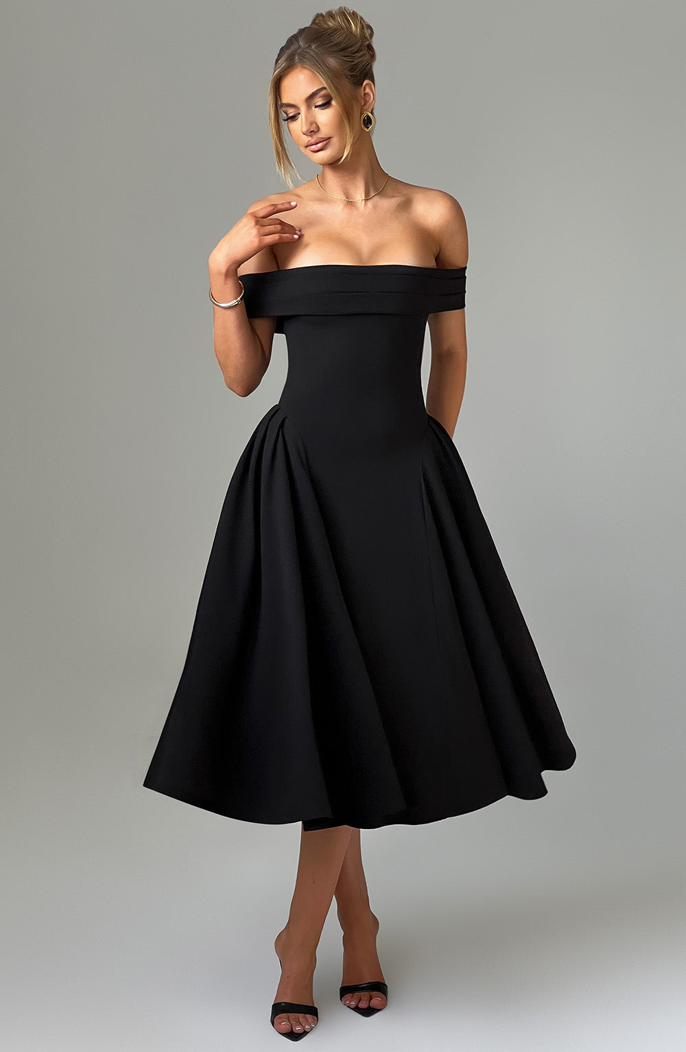Damen Cocktailkleid mit schulterfreiem Design und voluminösem Rock Selmira